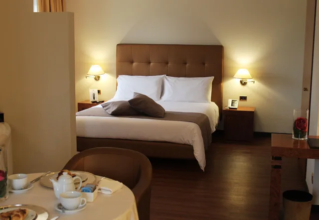 جناح بسرير كوين بجاكوزي، HOTEL DE LA VILLE AVELLINO 1/2