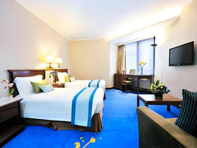 غرفة ديلوكس ثلاثية بسريرين مزدوجين، The Kimberley Hotel Hong Kong 1/1