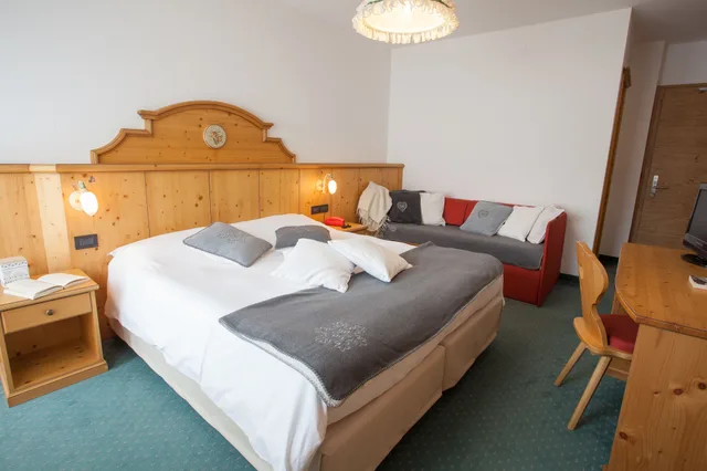 Deluxe, King Bed, La Vallee Blanche Hotel 2/10