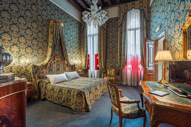 Superior, Double Bed, Hotel Al Ponte Antico 2/7