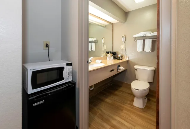 غرفة سوبيريور بسرير كينج للمدخنين، Red Roof Inn Atlanta Southeast 7/7