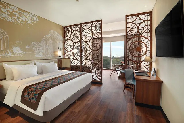 Business, Suite, King Bed, Swiss-Belhotel Airport Jakarta 1/3
