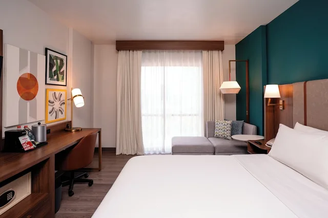 غرفة قياسية بسرير كينج، Holiday Inn Guadalajara Patria-Universidad 7/9