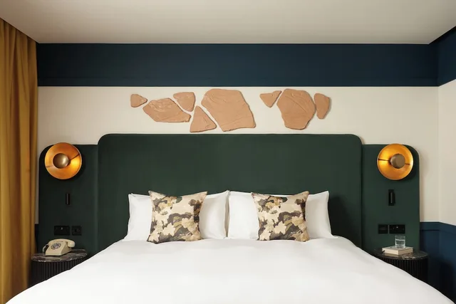 جناح ركني بسرير كينج، Hotel Indigo Gloucester - The Forum by IHG 1/8