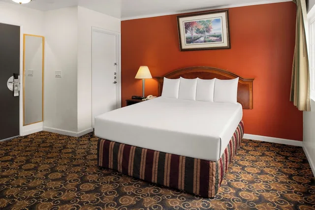 غرفة مفردة بسرير كوين لذوي الإعاقة، Granada Inn 4/10