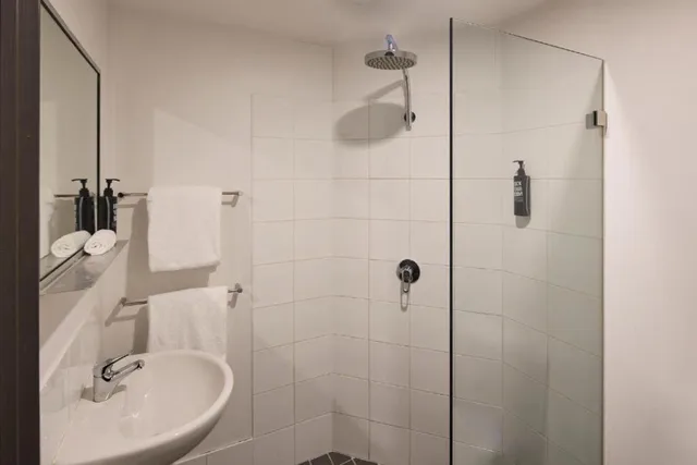 غرفة قياسية بسرير كينج وسرير كوين، Ibis Budget Sydney East 2/2