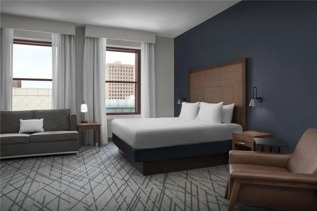 غرفة بسرير كوين مع أريكة، Hampton Inn Indianapolis Downtown Across From Circle Centre 1/6