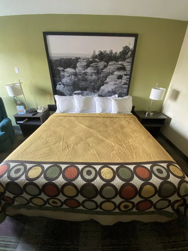غرفة بسرير كينج لذوي الإعاقة، Super 8 By Wyndham Metropolis 6/10