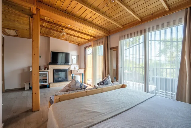 Lanai, Comfort, King Bed, River View, Villa Marine Apart Hotel 1/4