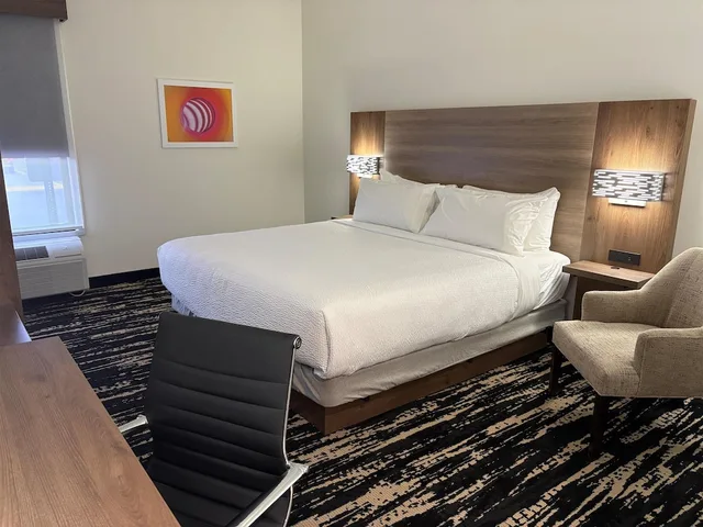 غرفة قياسية بسرير كينج لذوي الإعاقة، Best Western Plus Gilbert/Mesa 2/8