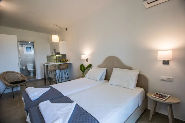 استوديو سوبيريور بسريرين منفصلين بإطلالة على البحر، MIRABELLA APARTMENTS 1/3