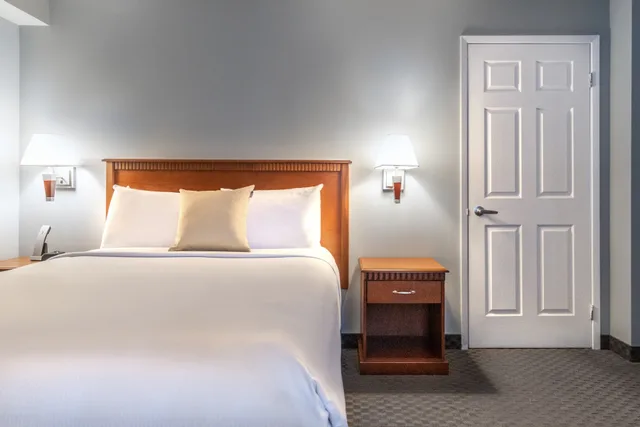 غرفة بسرير كوين، Hotel Saint Laurent Montreal 2/3