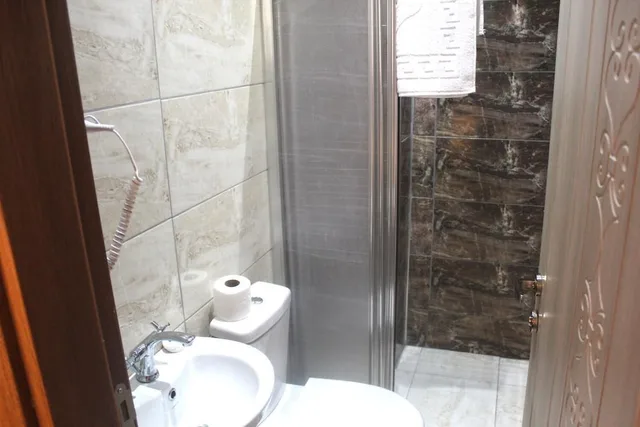 غرفة اقتصادية بسرير كوين، Megaron Hotel 4/7