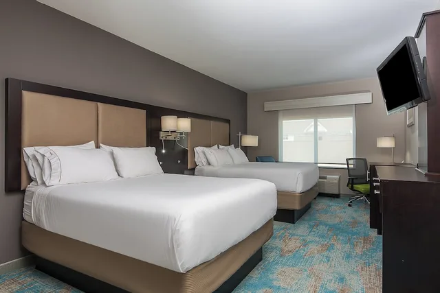 جناح بسريرين كوين لذوي الإعاقة، Holiday Inn Express and Suites Norwood Boston Area 1/2