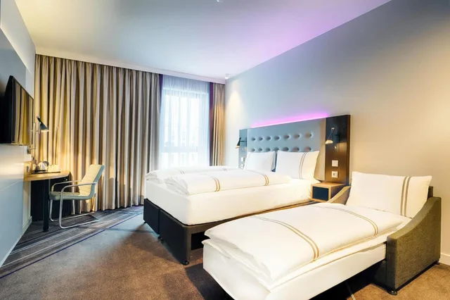 Room, Triple, Premier Inn Berlin Airport 1/1