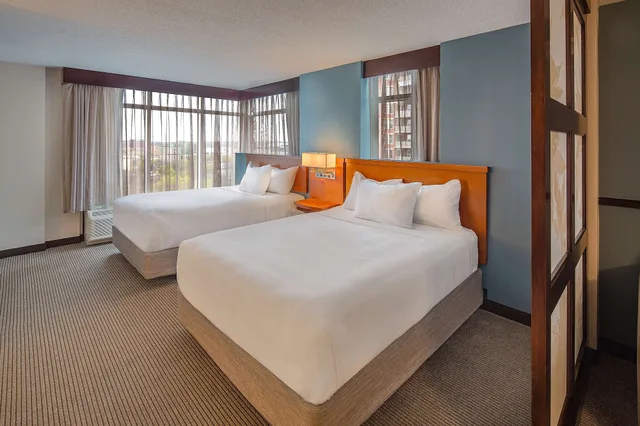 غرفة بسريرين كوين مع أريكة لذوي الإعاقة، Hyatt Place Madison Downtown 7/10