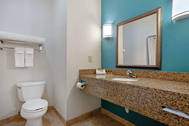 جناح بسريرين كوين مع أريكة، Best Western Plus Blue Angel Inn 3/3