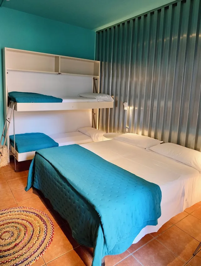 غرفة اقتصادية رباعية بسرير مزدوج وسرير بطابقين بشرفة، HOTEL PORTOFINO 4/9