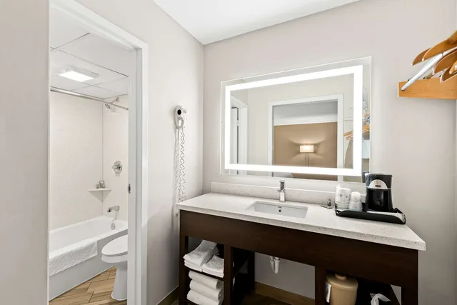 Room, 2 Double Beds, Pet Friendly, Best Western State Fair Inn 4/4