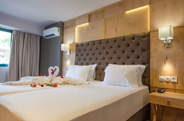 جناح جونيور بسريرين منفصلين مع أريكة، Elmi Suites 4/10