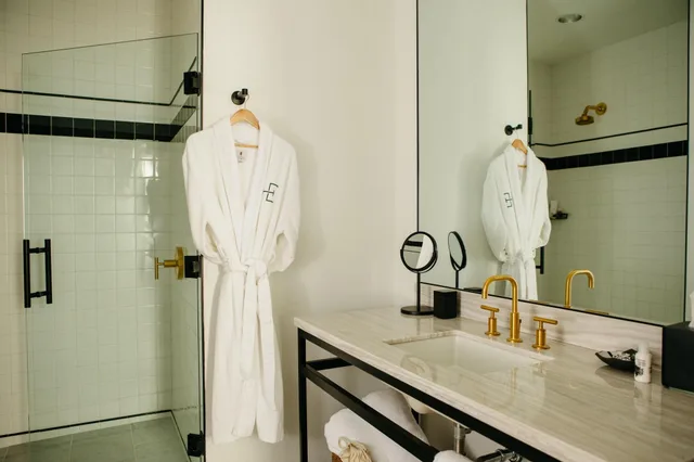 جناح سوبيريور بسرير كينج، Emeline Hotel 1/1