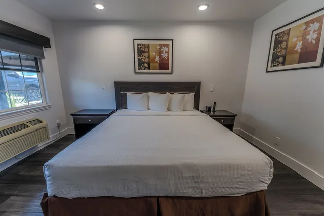 غرفة قياسية بسرير كينج، Monterey Surf Inn 3/5