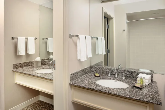 غرفة قياسية بسرير كينج، Doubletree By Hilton Sonoma Wine Country 5/7