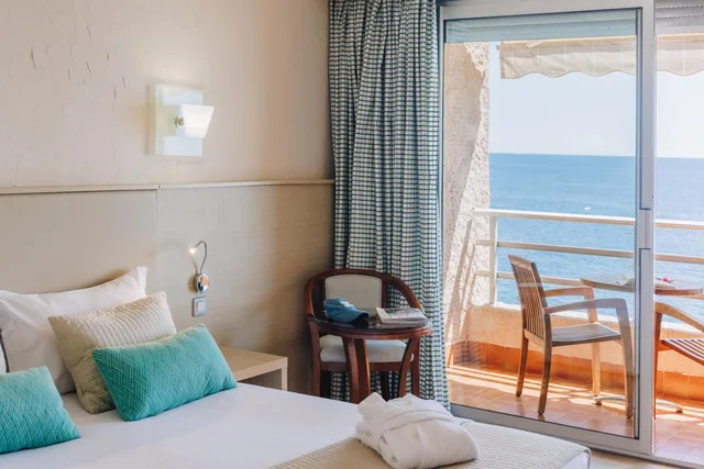 غرفة قياسية ثلاثية بإطلالة على البحر، Hotel Alivi 5/8