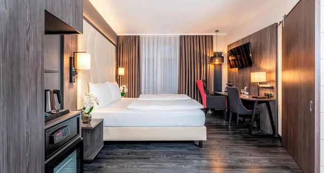 غرفة قياسية بسريرين منفصلين بإطلالة على المتنزه، PLAZA Premium Parkhotel Norderstedt 4/8
