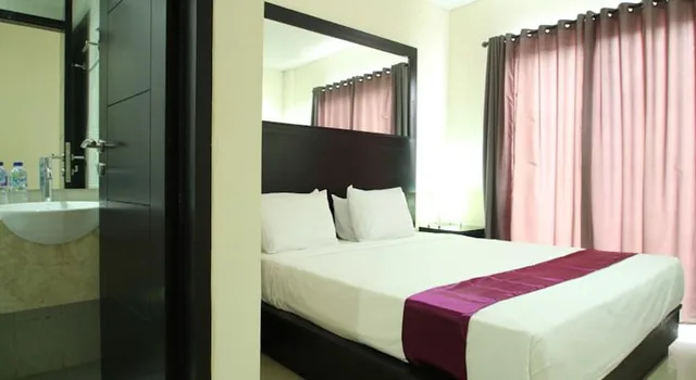 غرفة سوبيريور بسريرين منفصلين، Super OYO 93765 Airport Kuta Bali Hotel 1/1