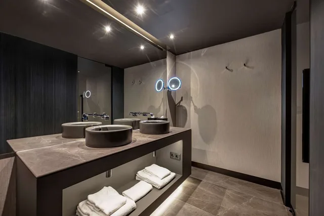 جناح جونيور، Hilton Porto Gaia 5/5