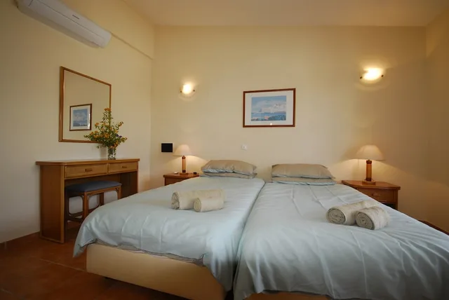 Room, Double Bed, Patio, Ground Floor, Centre Algarve 2/8