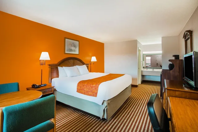 غرفة قياسية بسرير كوين للمدخنين، Howard Johnson by Wyndham Panama City 1/2