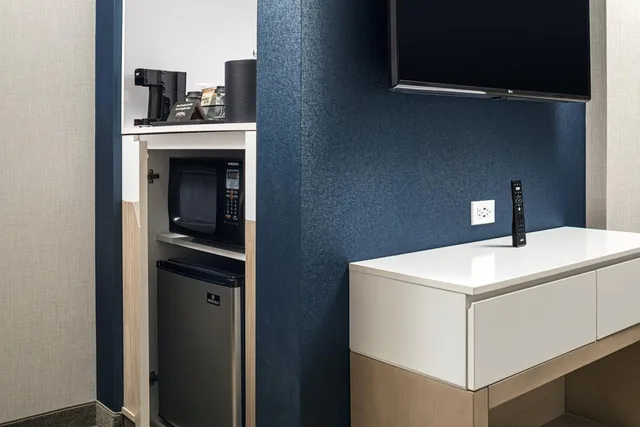 جناح بسرير كينج بإطلالة على المدينة مع سرير سحّاب إضافي مع أريكة، SpringHill Suites by Marriott Savannah Richmond Hill 4/4