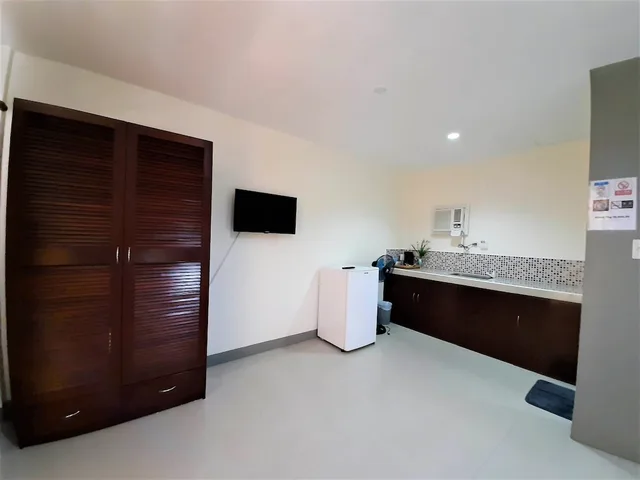 غرفة ديلوكس بسرير كوين، Conrada's Place Hotel And Resort 3/6