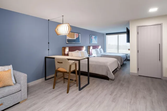 غرفة تنفيذية بسريرين كوين، Atwell Suites Austin Airport, an IHG Hotel 6/9