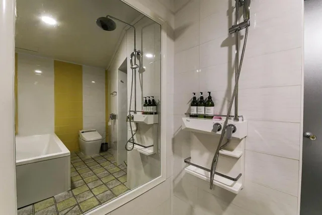 غرفة سوبيريور بسرير مزدوج، Color M Motel 8/8