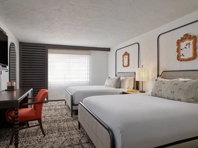 Standard, 2 Queen Beds, Palmoro House 4/9