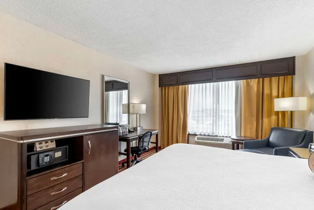 غرفة بسرير كينج، Best Western Plus Grosvenor Airport Hotel 1/4