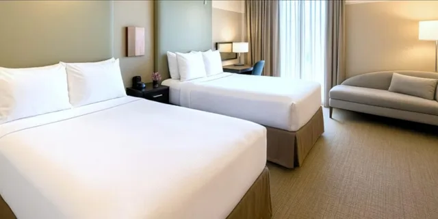 غرفة بسريرين مزدوجين لذوي الإعاقة، Crowne Plaza Chicago West Loop 1/3