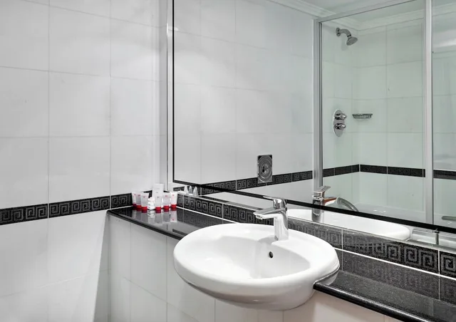 غرفة تنفيذية بسرير كينج بإطلالة، Leonardo Royal Hotel London City 6/8
