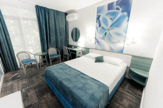 Standard, Single, Continental Hotel 2/9