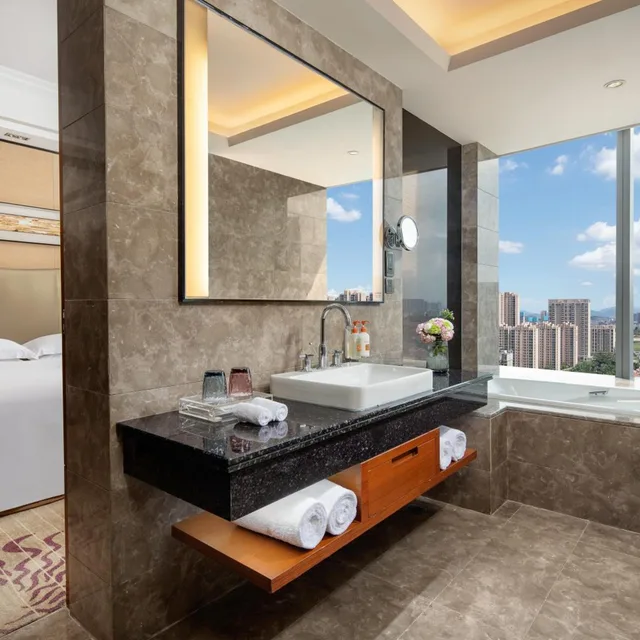 1 Bedroom, Suite, King Bed, Lounge Access, Crowne Plaza Huizhou 5/6