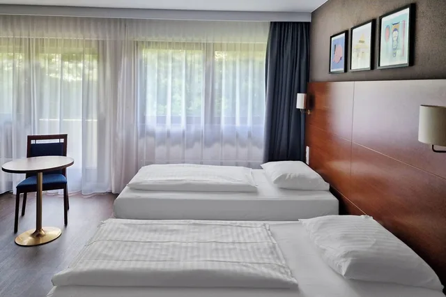 غرفة قياسية بسريرين كوين، Hotel Rega Stuttgart 2/3