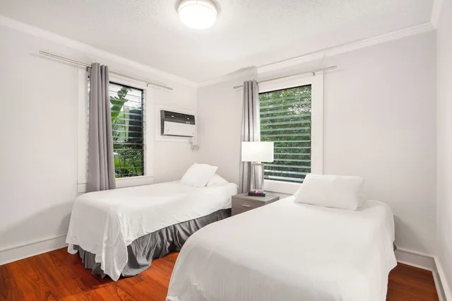 2 Bedrooms, Cottage, King and Twin Beds, Water Front, Kitchenette، Paradise Bay Resort 3/9