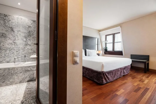 Standard, Queen Bed, Eurostars Das Artes 8/10