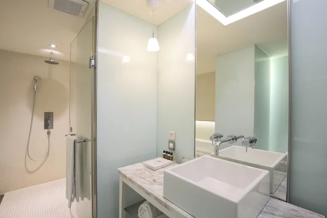 Deluxe Twin Room, Ambience Hotel 6/6