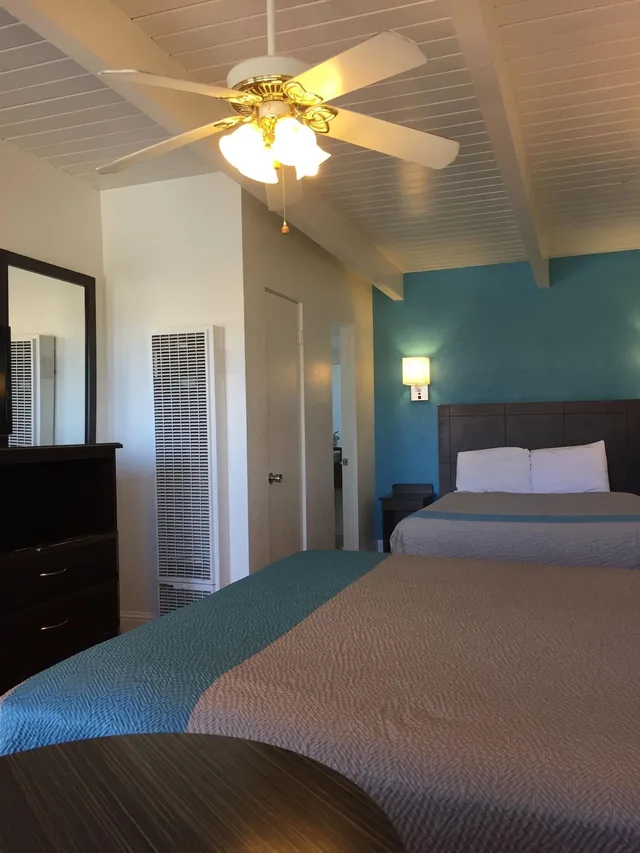 Deluxe, Suite, Multiple Beds, Partial Ocean View، Motel6 Pismo Beach, CA - Pacific Ocean 2/7