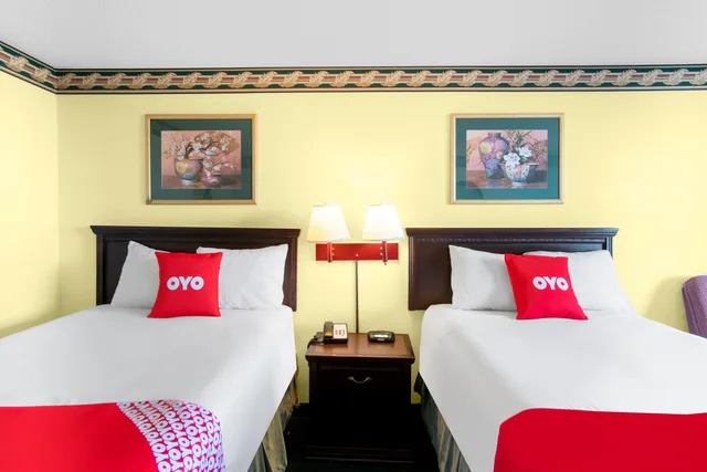 2 Full Bed Smoking, OYO Hotel Oklahoma City South I-35 and SE 29th 3/4