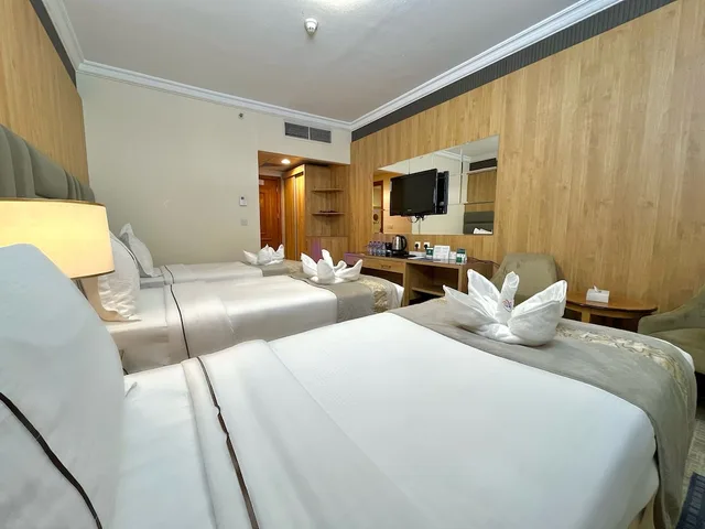 غرفة قياسية ثلاثية بثلاثة أسرّة، فندق زوار العالمي(Zowar Alalami hotel) 4/10
